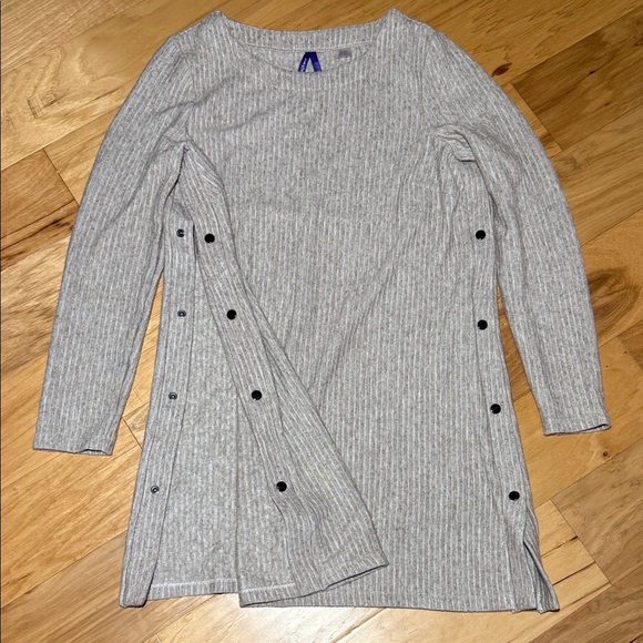 Seraphine Snap Sides Maternity & Nursing Top - Picture 2 of 8